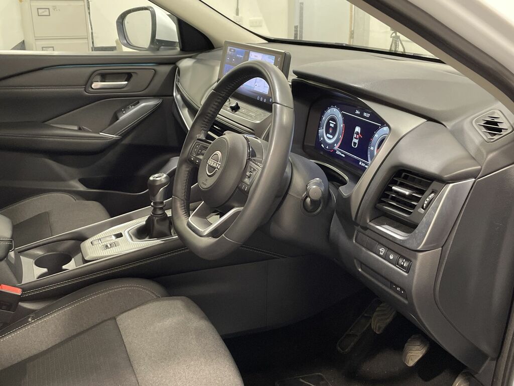 Nissan Qashqai 1.3 Dig-t Mh N-connecta DP74LYG White #2