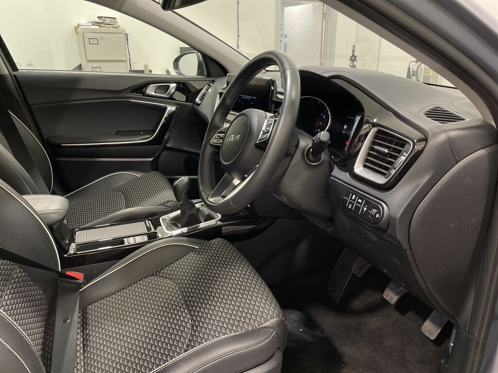 Kia Ceed 1.5T Gdi Isg 138 3 LA25EDR Silver #3