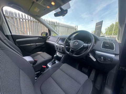 Volkswagen Sharan Mpv White #11