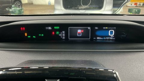 Toyota Prius Hatchback Silver #7