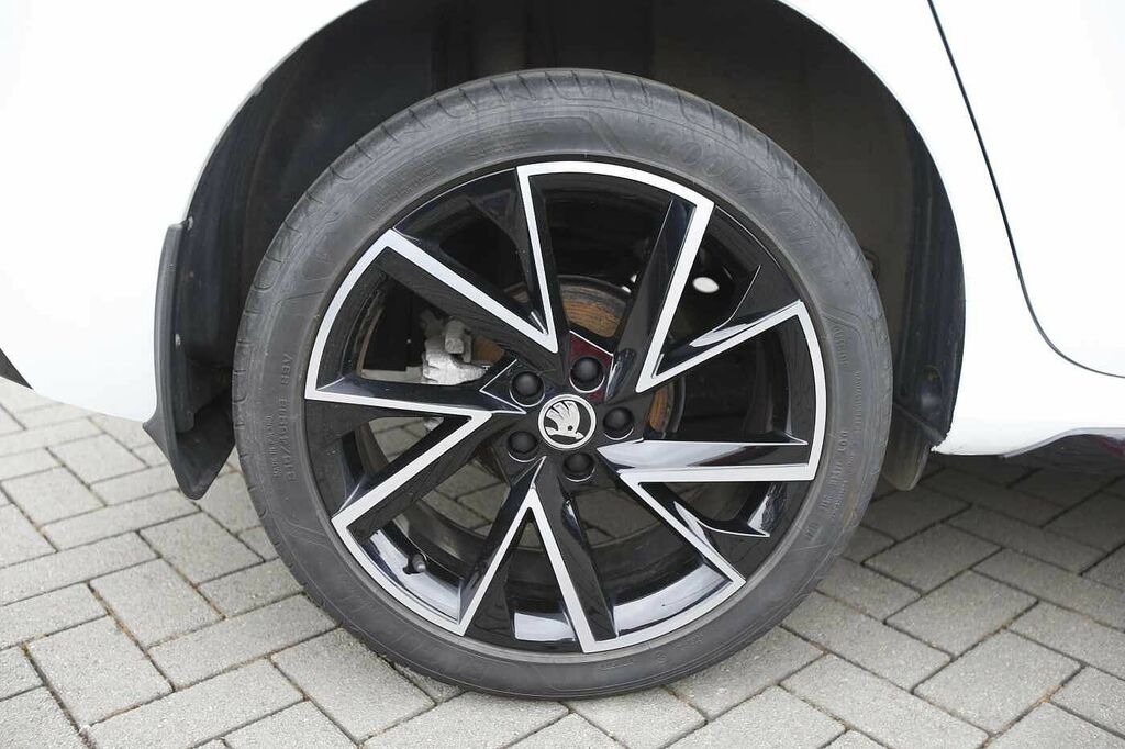 Skoda Kamiq Monte Carlo 1.5 Tsi 150 Ps Dsg SJ24ZAD White #5