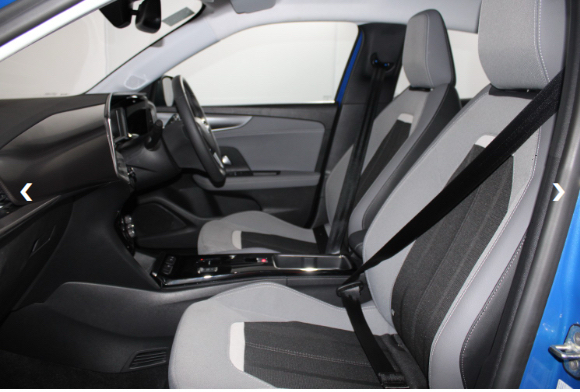 Vauxhall Mokka-e 50Kwh Design Suv 136 Ps LS74YVM Blue #4