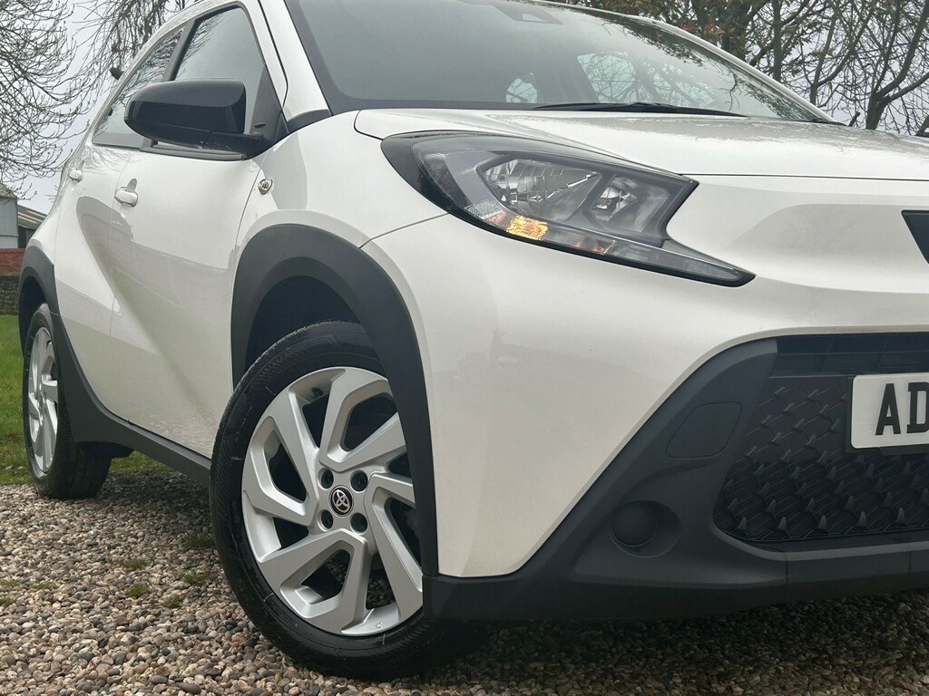 Toyota Aygo X 1.0 Vvt-i Pure AD72CYA White #4