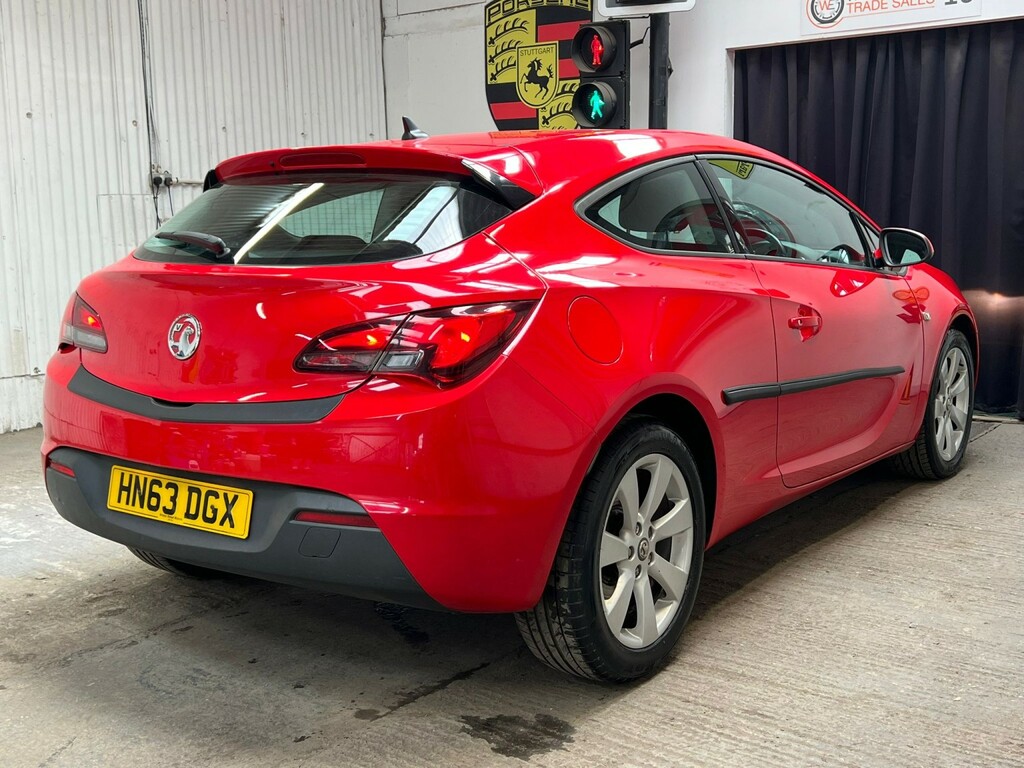 Vauxhall Astra GTC 1.4 T 16V Sport Red #4