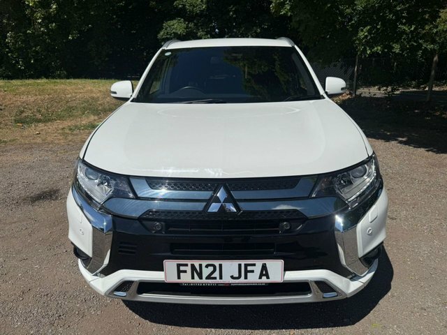 Mitsubishi Outlander 2.4H Twinmotor 13.8Kwh Dynamic White #2