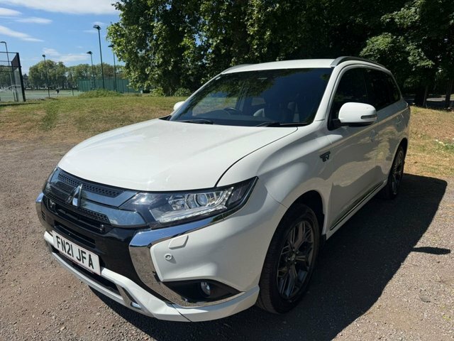 Mitsubishi Outlander 2.4H Twinmotor 13.8Kwh Dynamic White #3