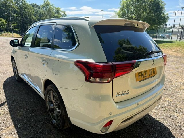 Mitsubishi Outlander 2.4H Twinmotor 13.8Kwh Dynamic White #5