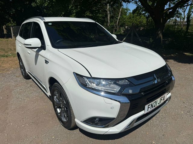 Mitsubishi Outlander 2.4H Twinmotor 13.8Kwh Dynamic White