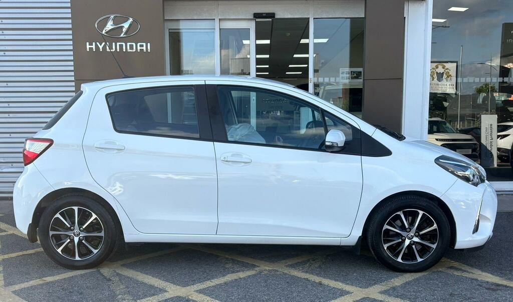 Toyota Yaris 1.5 Vvt-i Icon Tech Euro 6 GP19VFF White #3