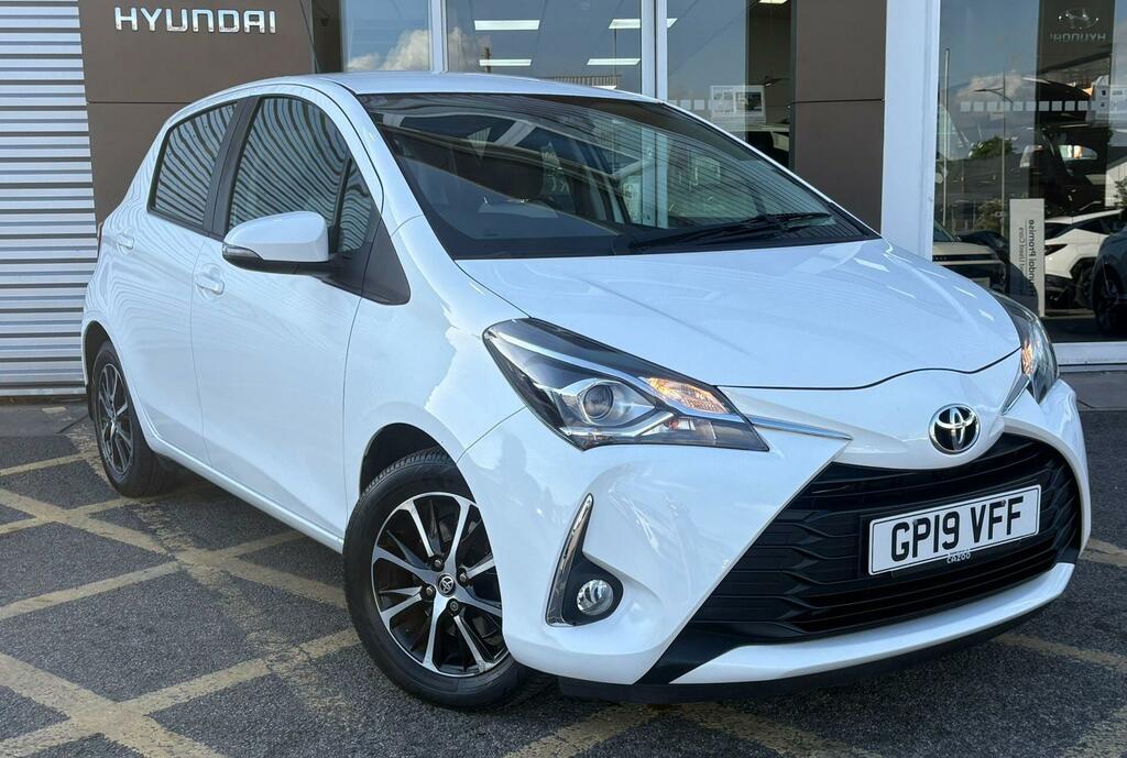 Toyota Yaris 1.5 Vvt-i Icon Tech Euro 6 White