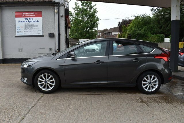 Ford Focus 1.0T Ecoboost Titanium Hatchback BD67WJC Grey #4