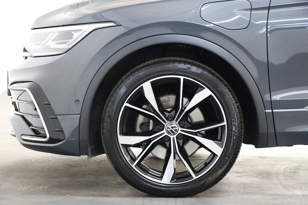 Volkswagen Tiguan Tsi 13Kwh R-line Phev 245 Finance From 8.9 Apr AF73WDE Grey #3