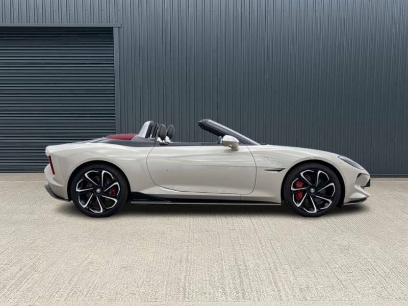 MG Cyberster Gt Awd 77Kwh Red #5