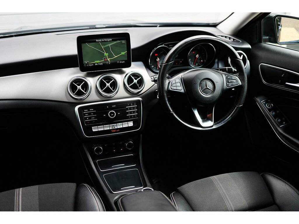 Mercedes-Benz GLA Class Gla180 Urban Edition YB69EGJ Black #2