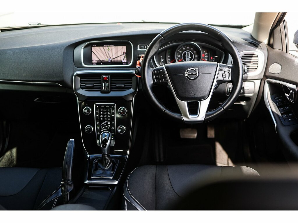 Volvo V40 T2 Momentum Nav Plus Blue #2