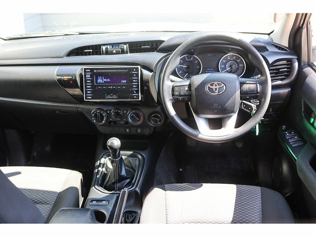 Toyota HILUX D-4d Active White #2