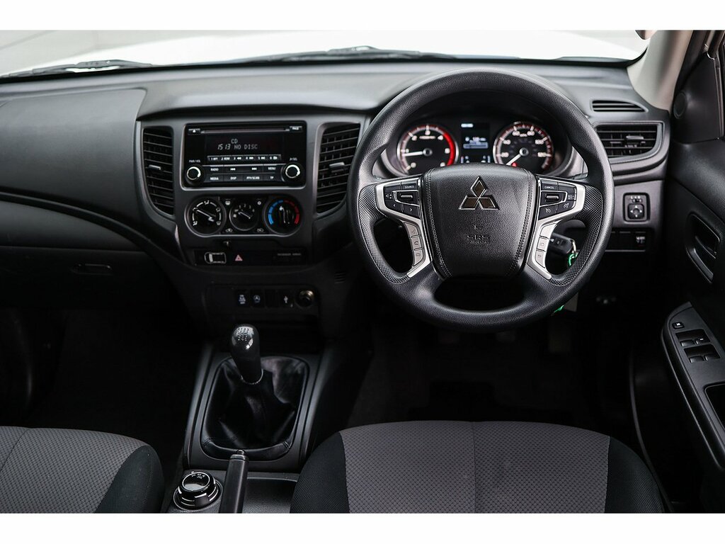 Mitsubishi L200 Di-d Dc 4Life White #2