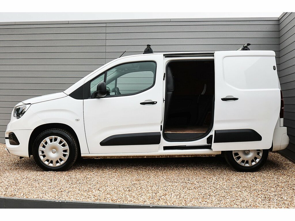 Vauxhall Combo Turbo D 2300 Sportive DS20EUV White #6