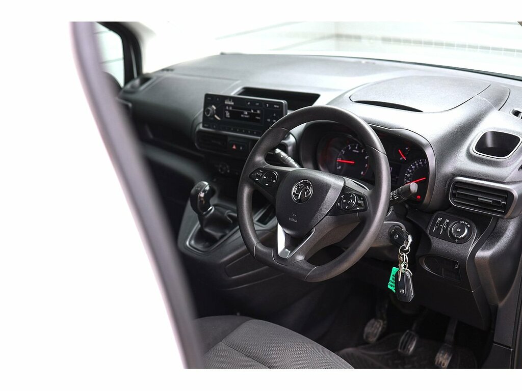 Vauxhall Combo Turbo D 2300 Sportive DS20EUV White #2