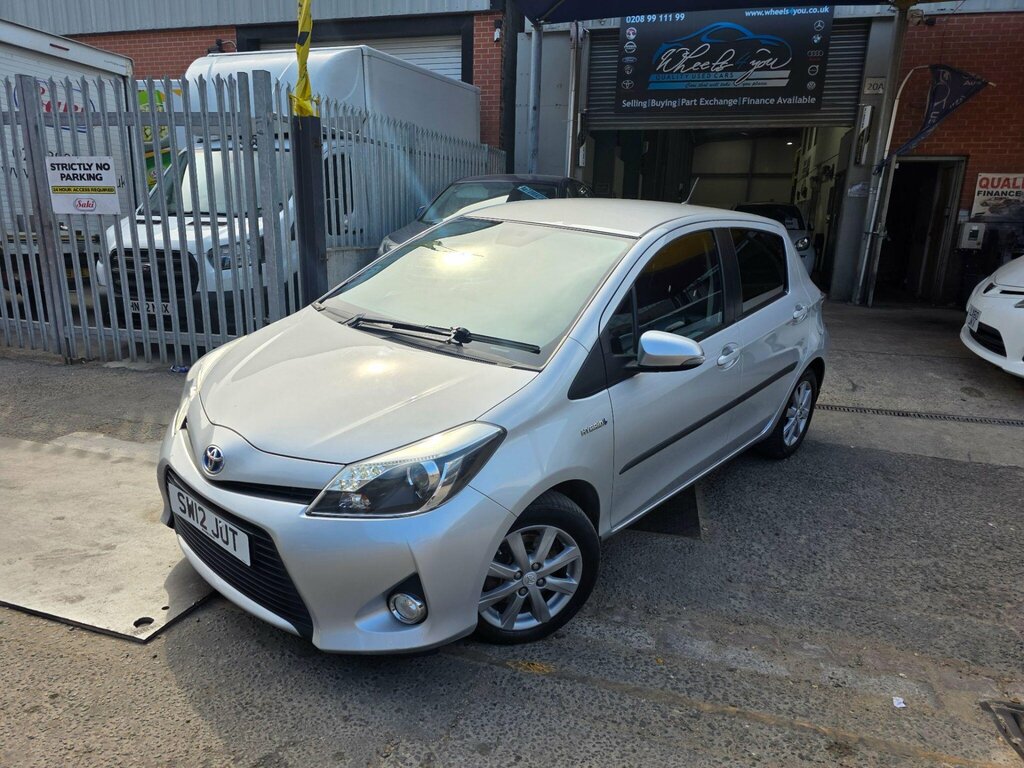 Toyota Yaris 1.5 Vvt-h T4 Cvt Euro 5 Silver