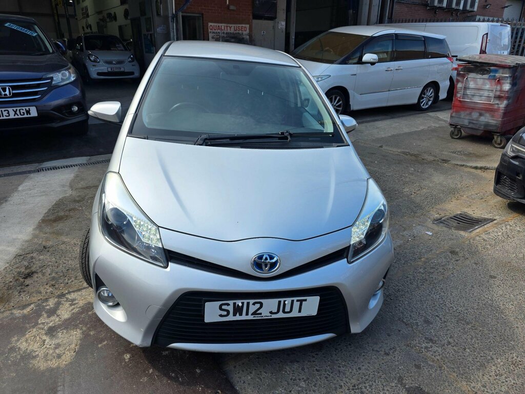 Toyota Yaris 1.5 Vvt-h T4 Cvt Euro 5 SW12JUT Silver #3