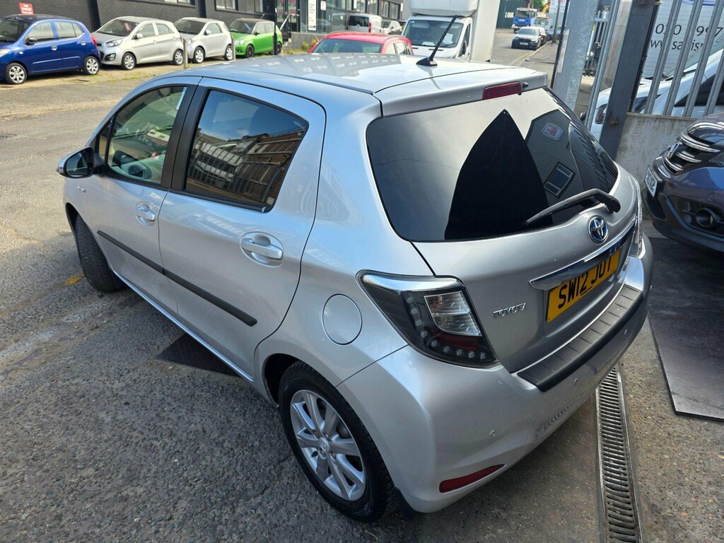 Toyota Yaris 1.5 Vvt-h T4 Cvt Euro 5 SW12JUT Silver #4