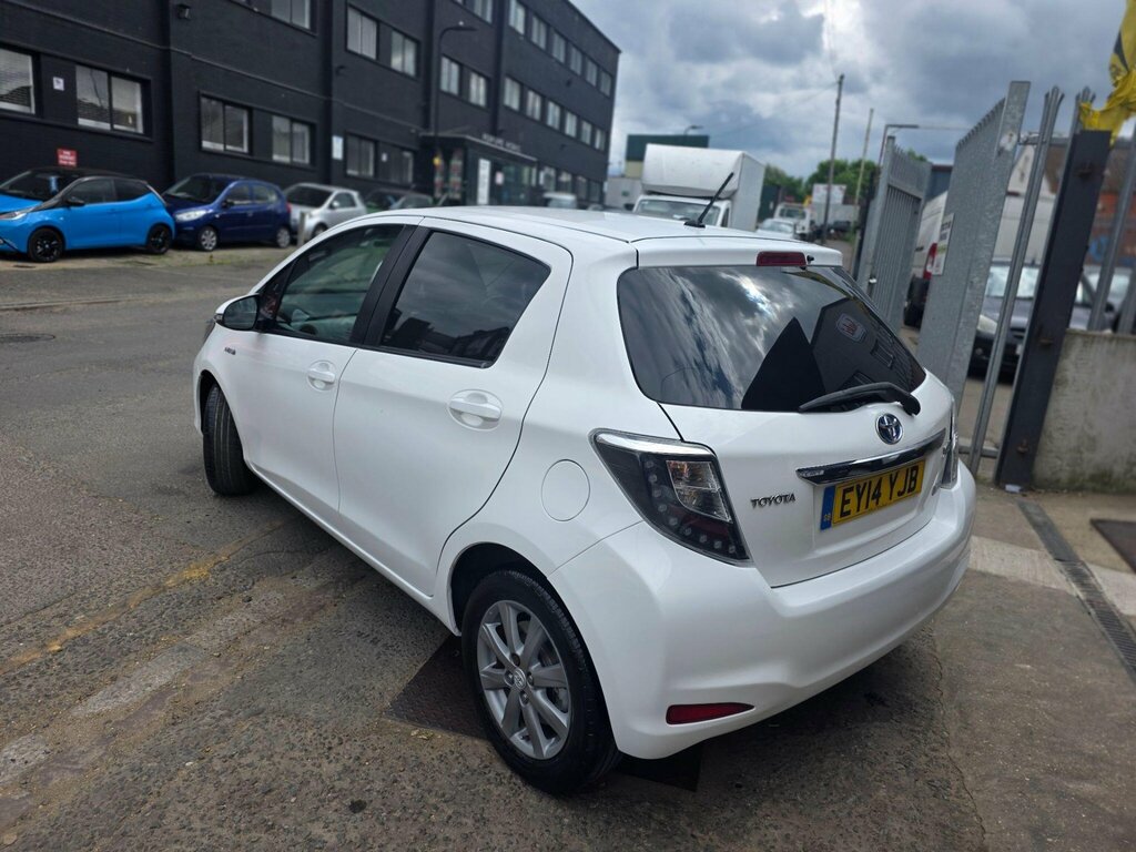 Toyota Yaris 1.5 Vvt-h Icon Plus Cvt Euro 5 EY14YJB White #5