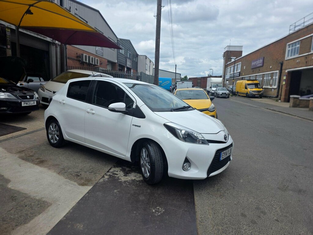 Toyota Yaris 1.5 Vvt-h Icon Plus Cvt Euro 5 EY14YJB White #2