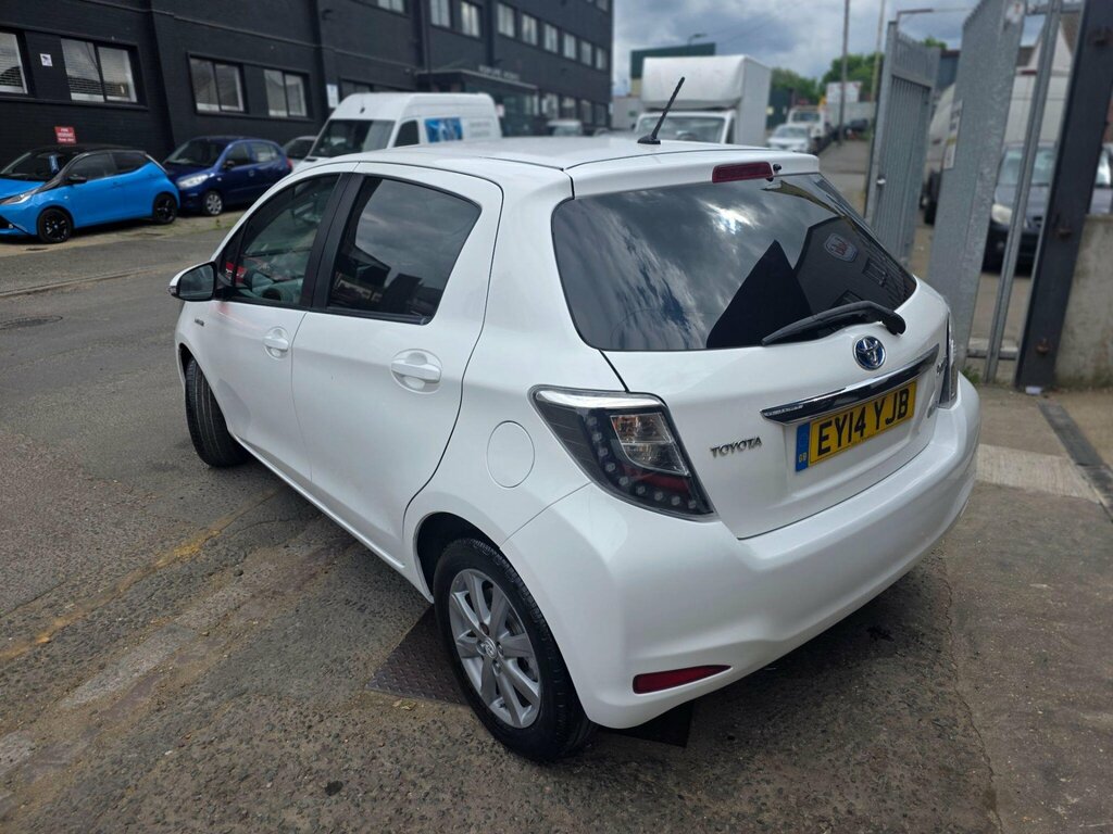 Toyota Yaris 1.5 Vvt-h Icon Plus Cvt Euro 5 EY14YJB White #6