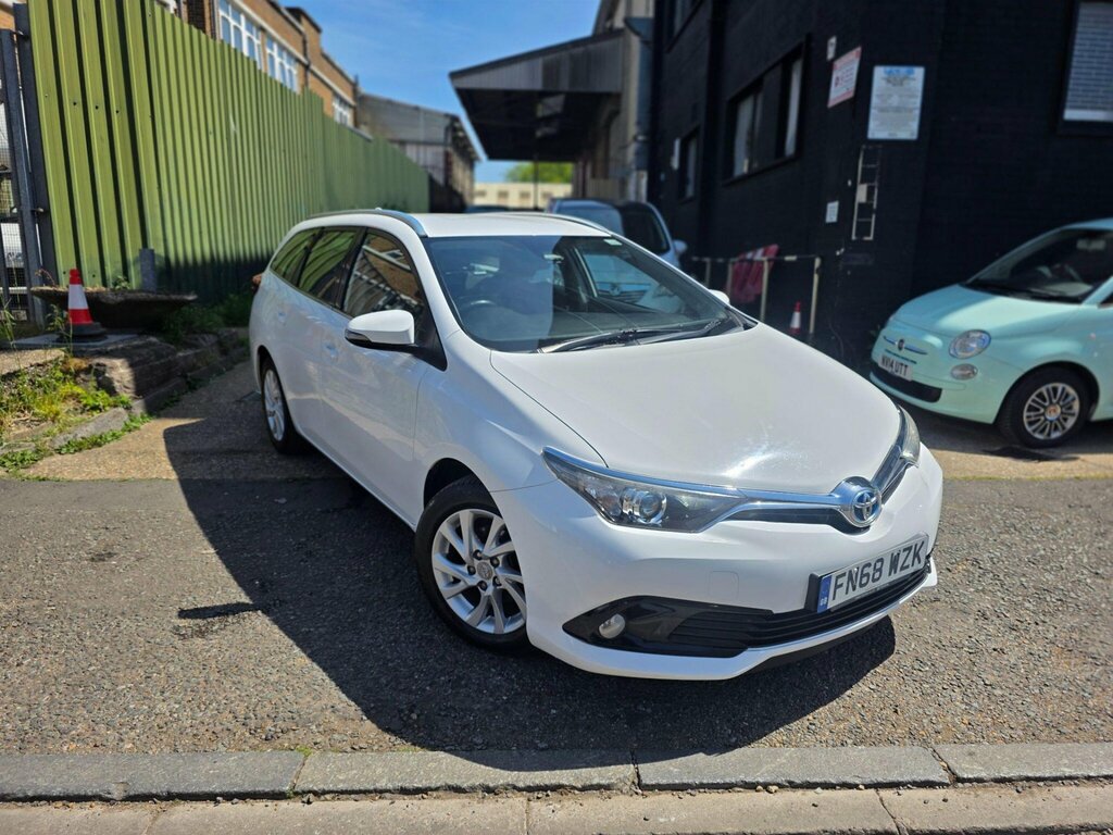 Toyota Auris 1.8 Vvt-h Icon Tech Touring Sports Cvt Euro 6 Ss White