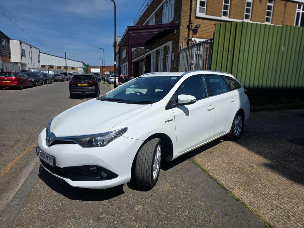 Toyota Auris 1.8 Vvt-h Icon Tech Touring Sports Cvt Euro 6 Ss FN68WZK White #3