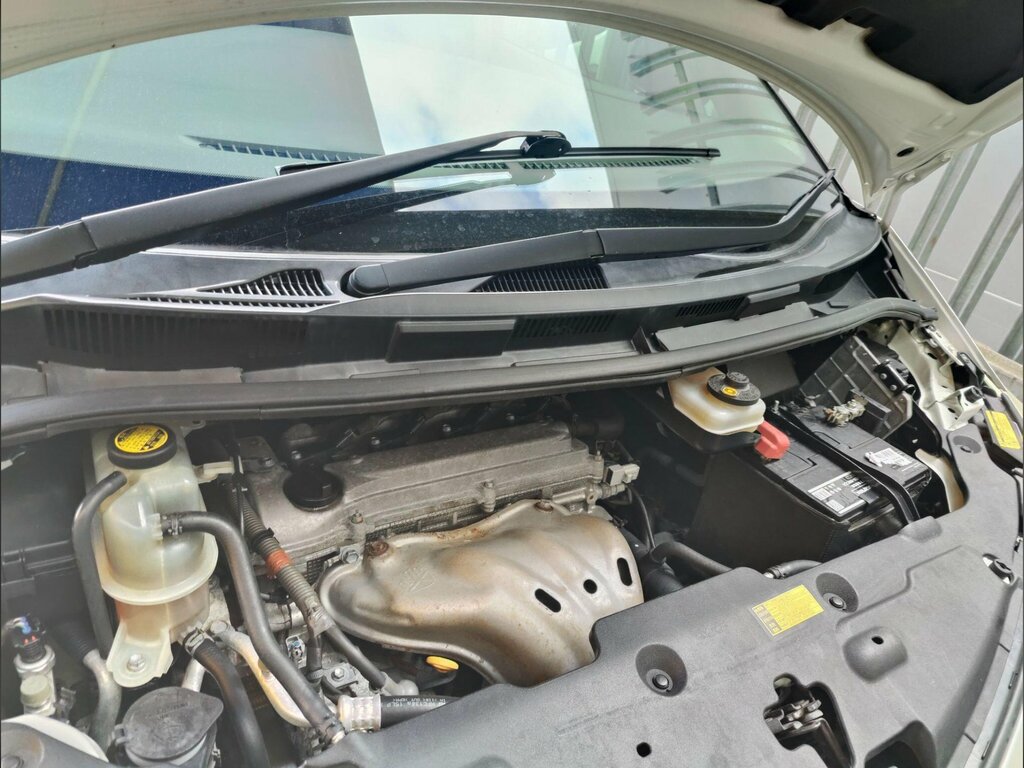 Toyota Estima 2.4 E-four X,ulez 2.4 White #33