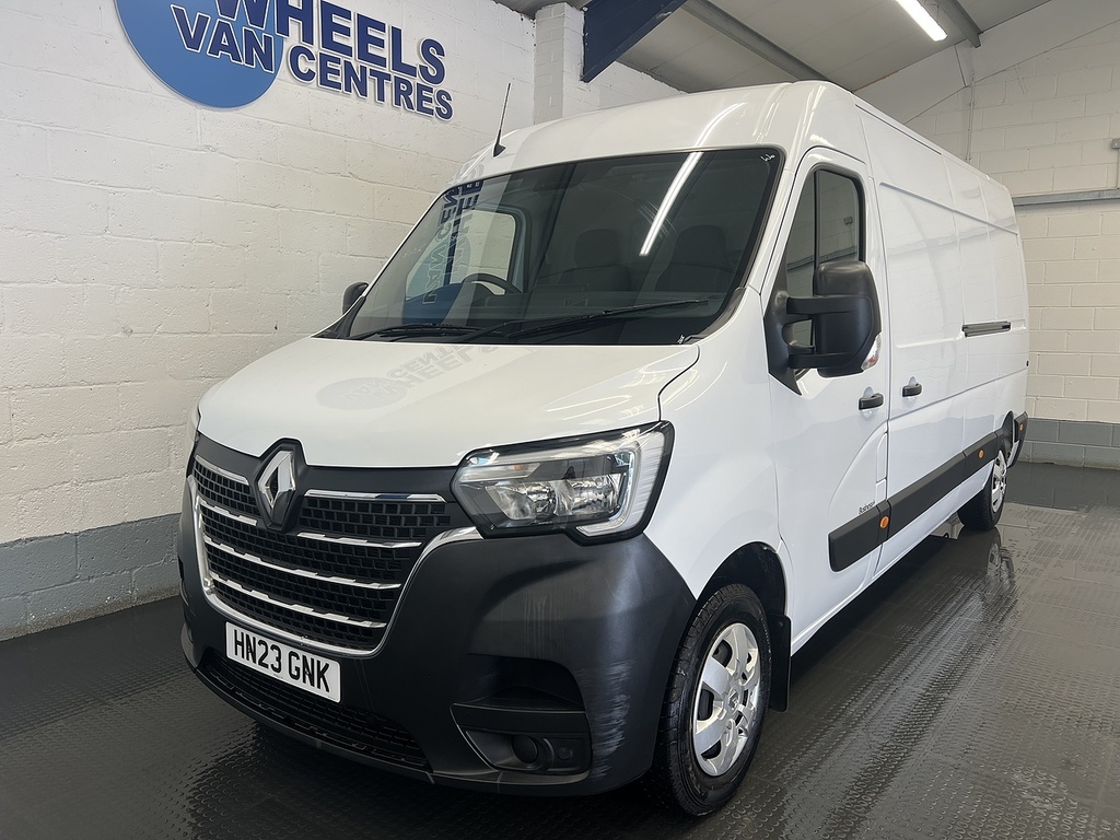 Renault Master Master 2.3 Dci 35 Business Fwd Lwb Medium Roof Eu White