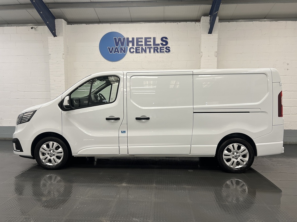 Renault Trafic 2.0 Dci Blue Ll30 Extra Panel Van Manua HY24JMU White #2