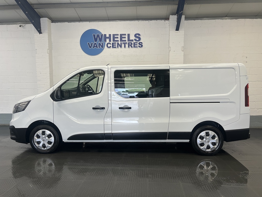 Renault Trafic 2.0 Dci Blue Ll30 Advance Crew Van Double Cab 6Dr White