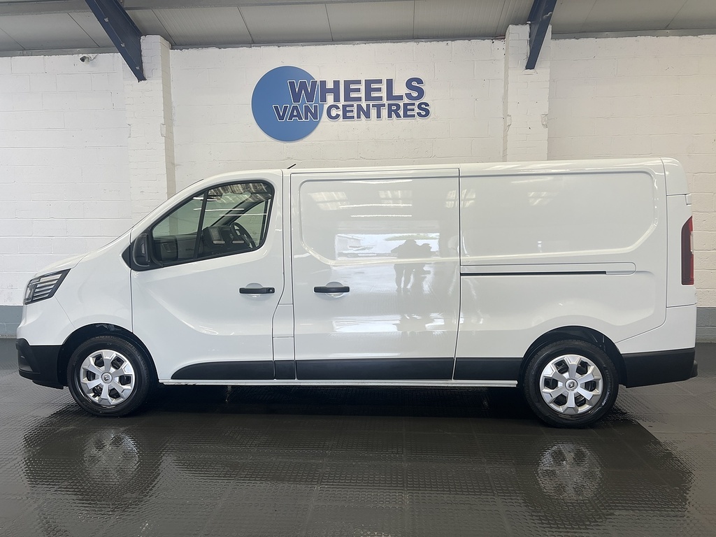 Renault Trafic 2.0 Dci Blue Ll30 Business Panel Van M MM72BDV White #2