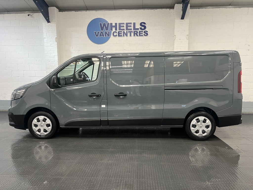 Renault Trafic 2.0 Dci Blue Ll30 Advance Panel Van Man HS24BHP Grey #2