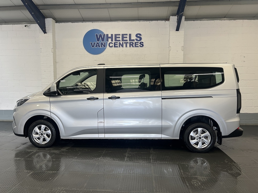 Ford Tourneo Custom 2.0 320 Ecoblue Zetec Minibus Double Cab Diese Silver #2