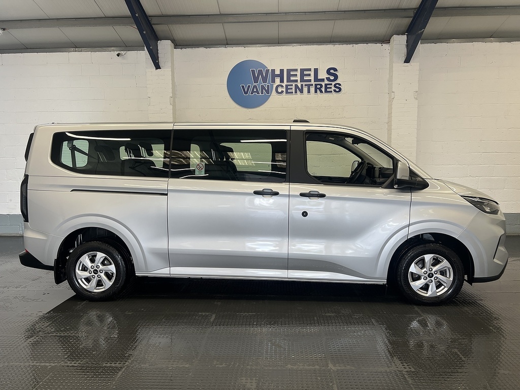 Ford Tourneo Custom 2.0 320 Ecoblue Zetec Minibus Double Cab Diese Silver #6