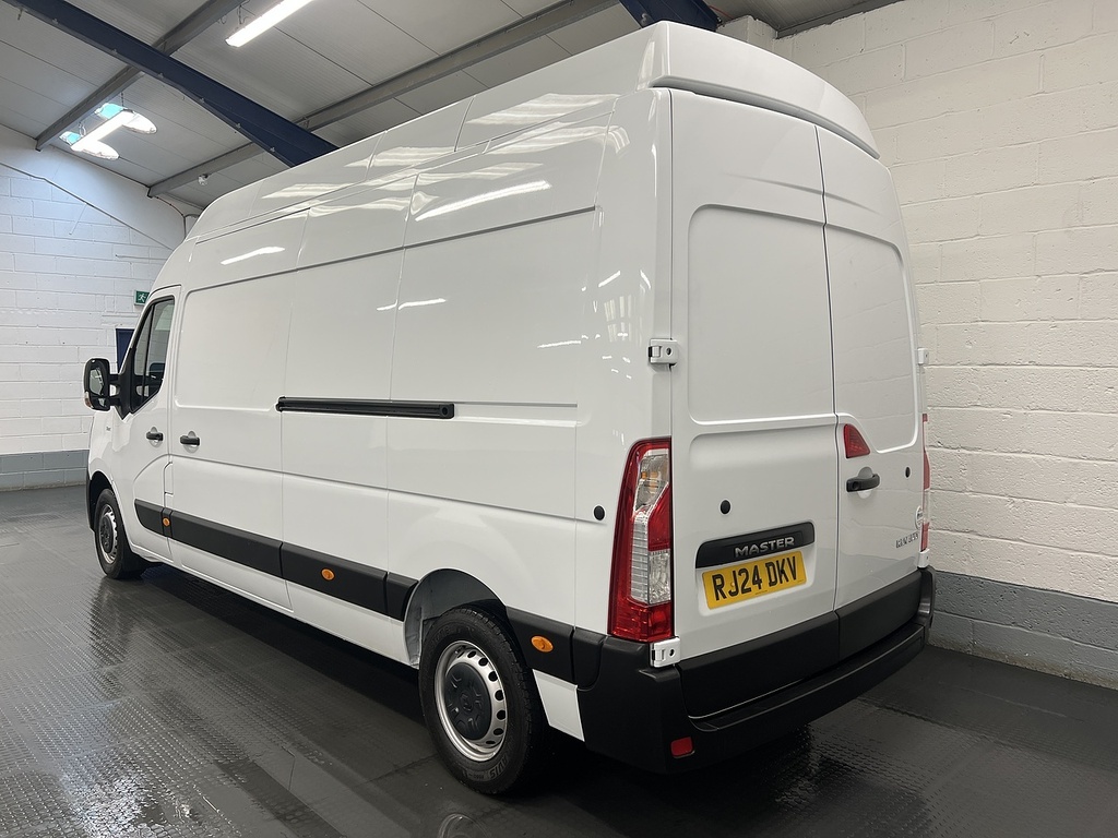 Renault Master 2.3 Dci 35 Start Panel Van Fwd L RJ24DKV White #3