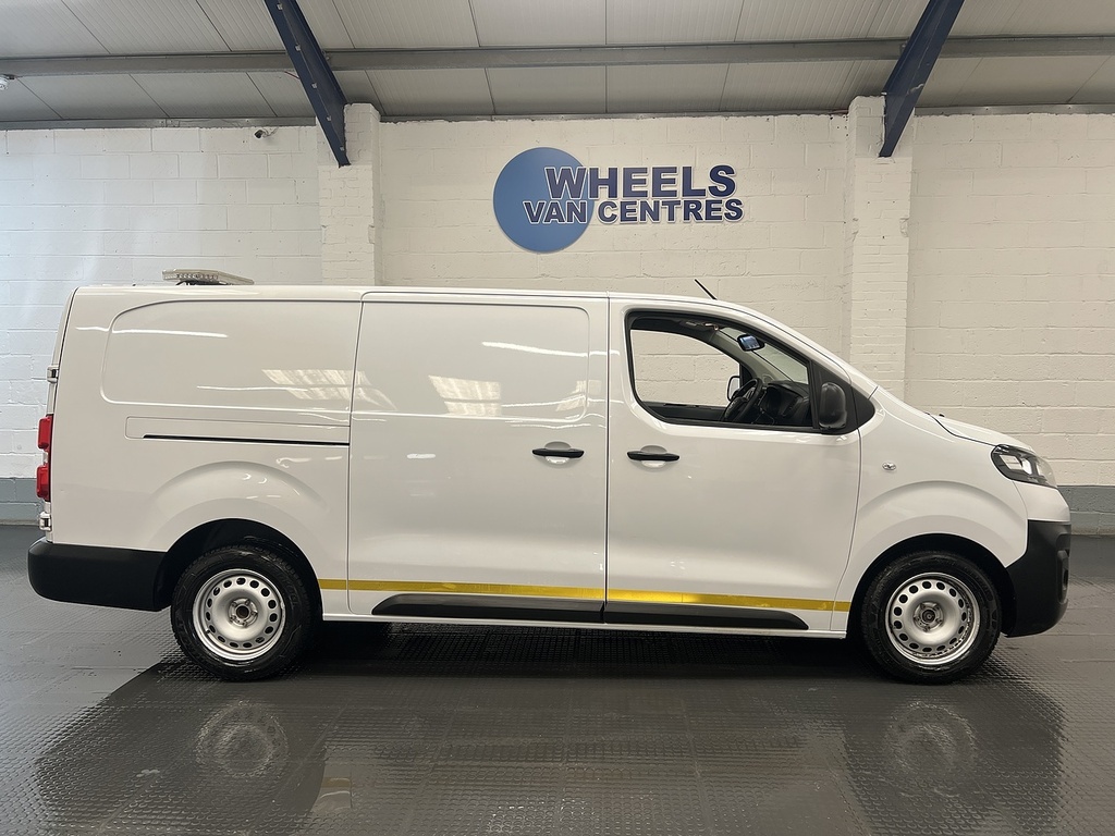 Vauxhall Vivaro 1.5 Turbo D 2900 Dynamic Panel Van 6Dr Manu DV72TFX White #5