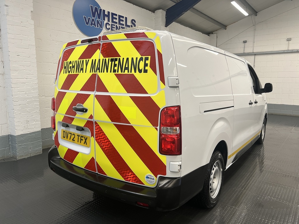 Vauxhall Vivaro 1.5 Turbo D 2900 Dynamic Panel Van 6Dr Manu DV72TFX White #4