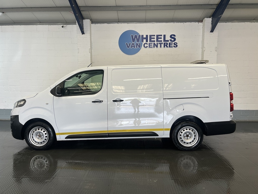 Vauxhall Vivaro 1.5 Turbo D 2900 Dynamic Panel Van 6Dr Manu DV72TFX White #2