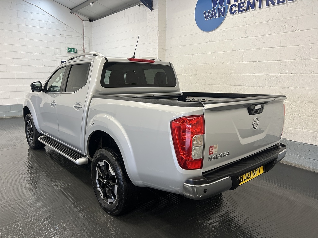 Nissan Navara 2.3 Dci Tekna Pickup Double Cab 4W BJ21KPT Silver #3