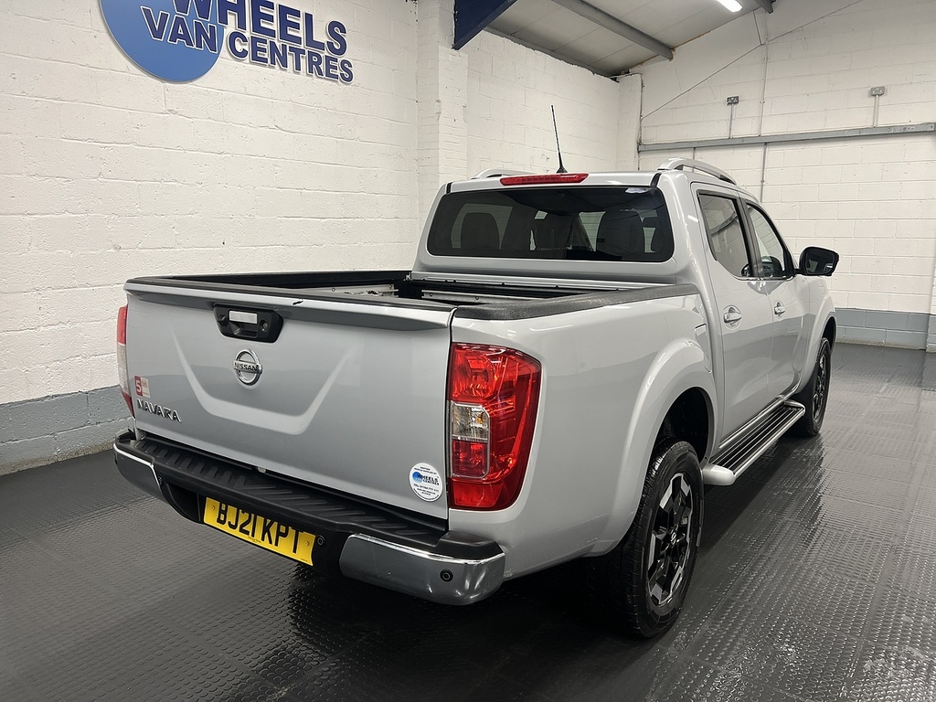 Nissan Navara 2.3 Dci Tekna Pickup Double Cab 4W BJ21KPT Silver #5