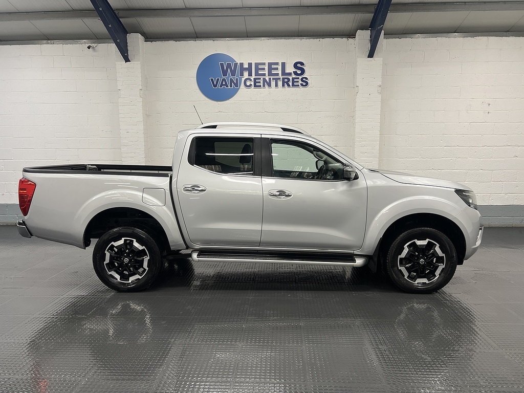 Nissan Navara 2.3 Dci Tekna Pickup Double Cab 4W BJ21KPT Silver #6