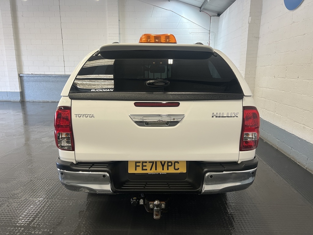 Toyota HILUX 2.4 D-4d Icon Pickup Double Cab 4W White #4