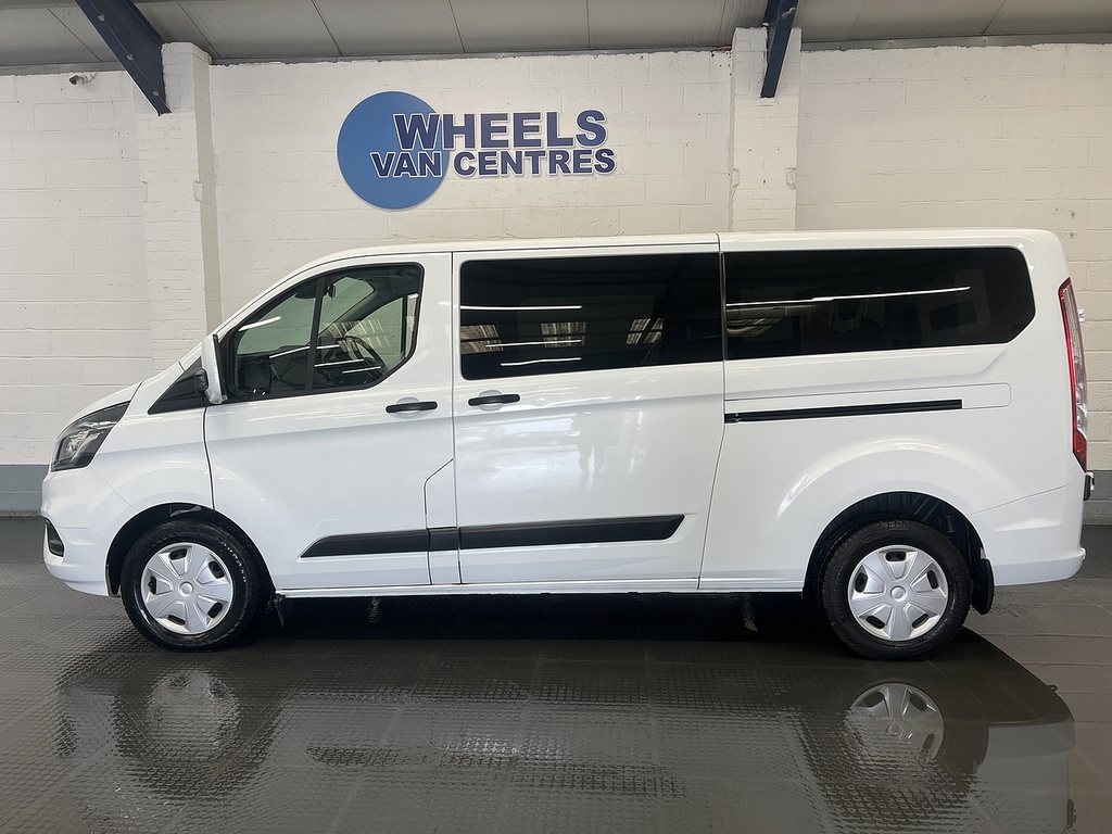 Ford Transit Custom 320 Ecoblue Trend 2.0 Minibus DS22LFG White #2