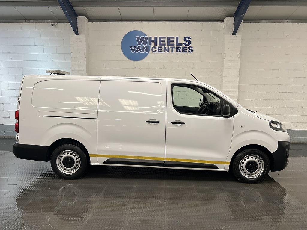 Vauxhall Vivaro 1.5 Turbo D 2900 Dynamic Panel Van 6Dr Manu DV72SZY White #6