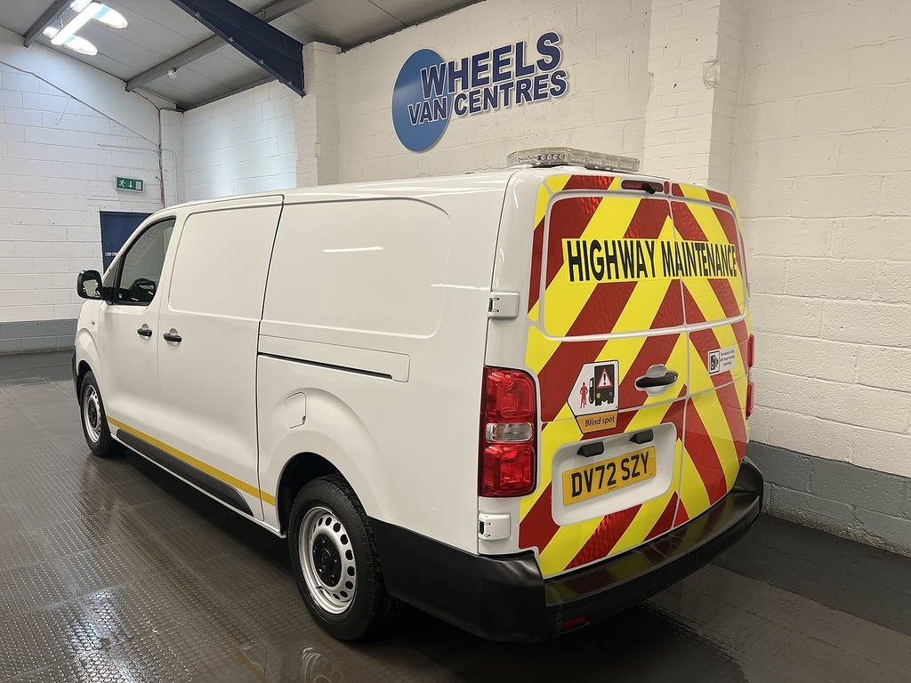 Vauxhall Vivaro 1.5 Turbo D 2900 Dynamic Panel Van 6Dr Manu DV72SZY White #3